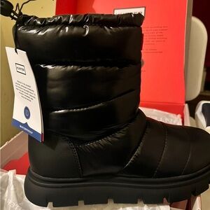 Hunter Boots
Size: 7M for women
Color: Black